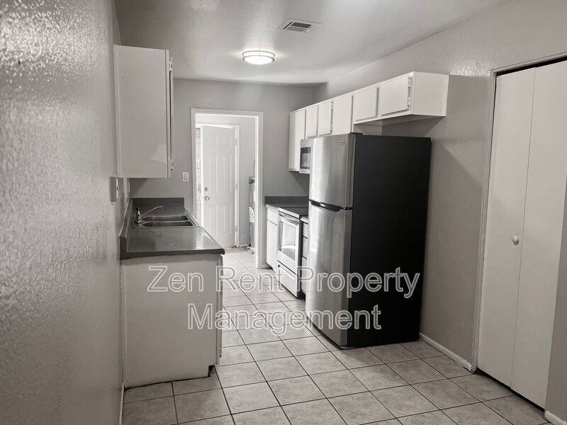Newly Renovated 2Bd 1Bth in Mesa, AZ! Free App Fee upon signed lease! property image