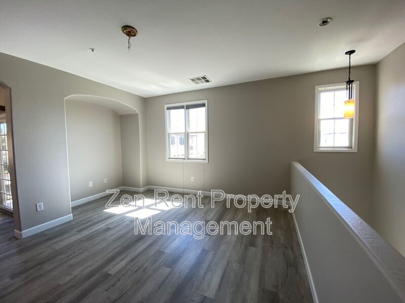 Resort-Style Living in Gilbert – 3 Bed Townhome Near SanTan Village property image