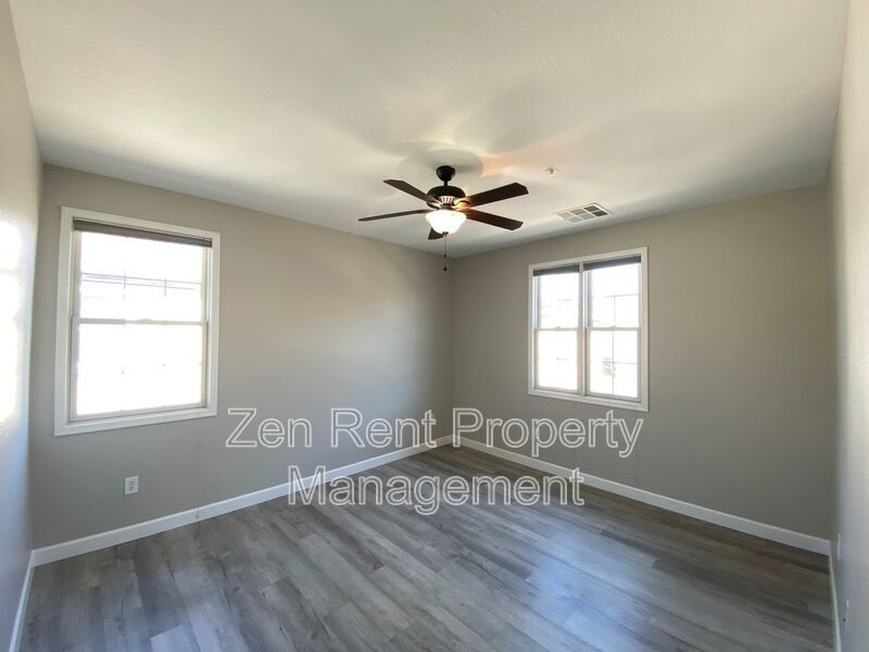 Resort-Style Living in Gilbert – 3 Bed Townhome Near SanTan Village property image