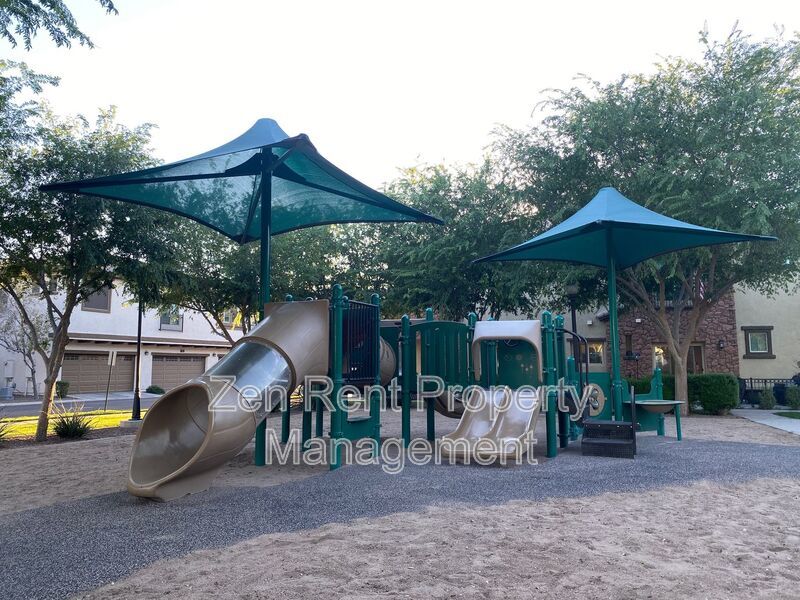 Resort-Style Living in Gilbert – 3 Bed Townhome Near SanTan Village property image