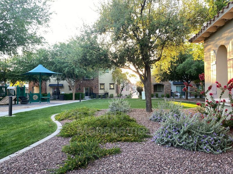Resort-Style Living in Gilbert – 3 Bed Townhome Near SanTan Village property image