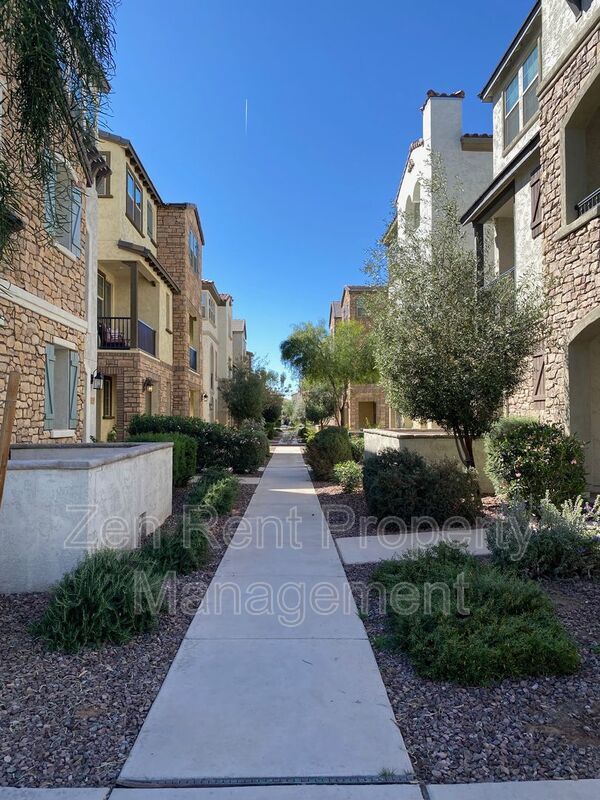 Resort-Style Living in Gilbert – 3 Bed Townhome Near SanTan Village property image