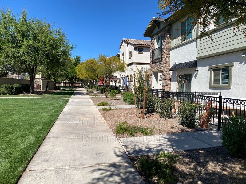 Resort-Style Living in Gilbert – 3 Bed Townhome Near SanTan Village property image