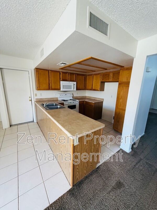 GREAT LOCATION WITH A COMMUNITY POOL property image