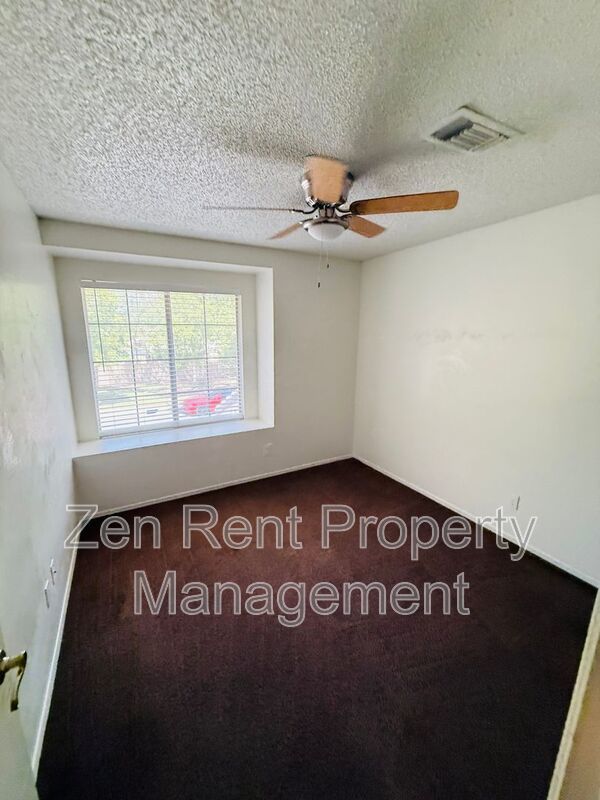 GREAT LOCATION WITH A COMMUNITY POOL property image