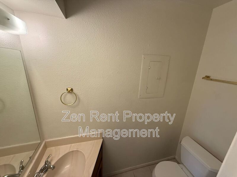 Cozy 2 Bedroom Chandler Condo property image