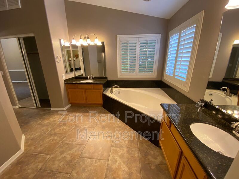 Heart of Gilbert property image